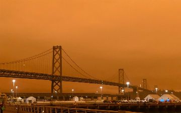 Из-за пожаров небо над Сан-Франциско стало оранжевым