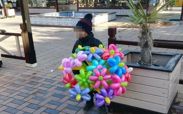 В Ташкенте задержали 9-летнего мальчика, торговавшего воздушными шарами: его отца оштрафовали 