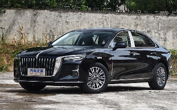 Автопилот Hongqi H5 стал причиной страшного ДТП