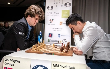 Нодирбек Абдусатторов снова одолел экс-чемпиона мира по шахматам Магнуса Карлсена