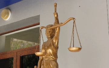 Узбекистанца приговорили к пожизненному сроку за изнасилование школьницы в Казахстане