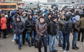 Трудовые мигранты из Узбекистана стали меньше летать в Россию