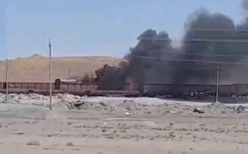 В Каракалпакстане сгорел вагон, стоявший на вокзале -  видео