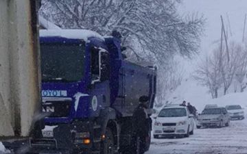 Возобновлено передвижение автомобилей на перевале Тахтакорача, соединяющий Самаркандскую и Кашкадарьинскую области