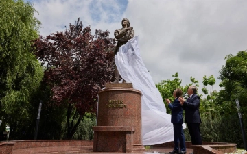 Саида Мирзиёева посетила церемонию открытия памятника Батыру Закирову