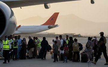 WSJ: США возобновят эвакуацию из Афганистана до конца года