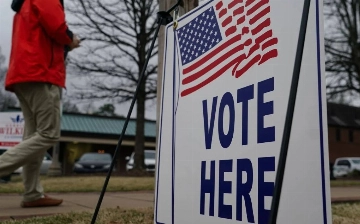 В США узбекистанца обвинили в подаче поддельных заявлений для голосования на выборах