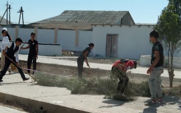 Школьников из Кашкадарьинской области привлекли к принудительному труду во время занятий