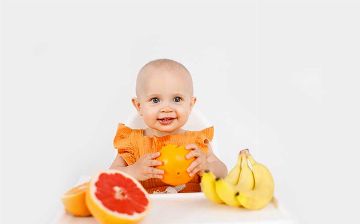 Доктор Комаровский ответил на вопрос, с какого возраста детям можно есть фрукты