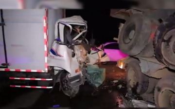 В Джизакской области в ДТП столкнулись два грузовика – один человек погиб