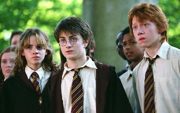 Появился первый кадр из спецвыпуска&nbsp;«Гарри Поттера», герои снова вернулись в Хогвартс - фото