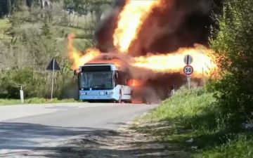 Автобус на метане превратился в огнемет — видео