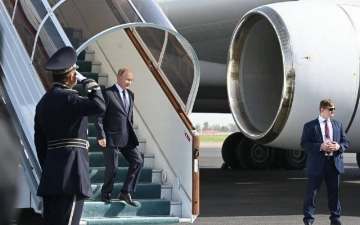 Vladimir Putin Samarqandga yetib keldi