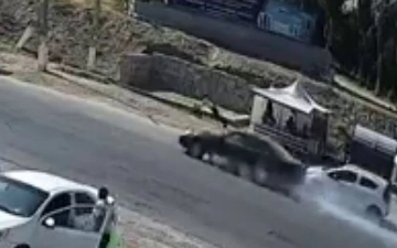 В Намангане водитель на большой скорости сбил школьника — видео