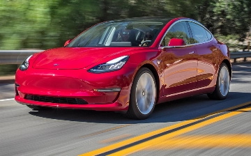 Обновленная Tesla Model 3 получит новую спортивную комплектацию с усиленными сиденьями