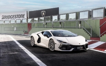 Новый гибридный суперкар Lamborghini Revuelto распродан на три года вперед