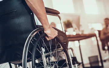 Во всех аэропортах и вокзалах Узбекистана создадут условия для людей с инвалидностью