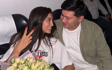 Парень из Узбекистана сделал предложение девушке на борту самолета