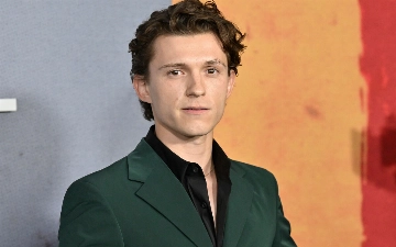 Том Холланд откровенно рассказал, как живет с диагнозами