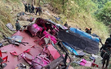 На юге Шри-Ланки автобус упал в пропасть, погибли 15 человек