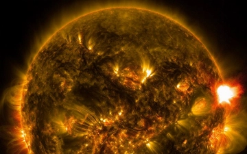 На Солнце зафиксировали три мощные вспышки