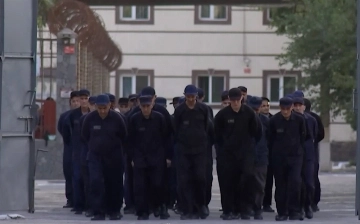 Президент помиловал более 600 осужденных в честь Дня Конституции