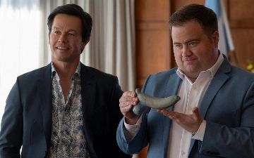 Марк Уолберг и Пол Уолтер Хаузер в трейлере комедийного боевика «Шары вверх»