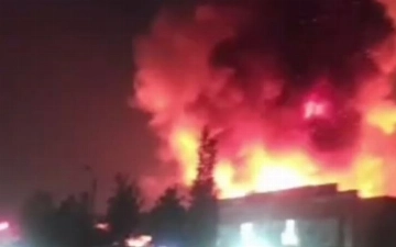 В Намангане загорелся рынок: пожар тушили девять спасательных бригад (видео)