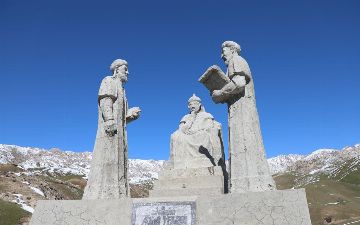 В Узбекистане обнаружили заброшенную статую Амира Тимура