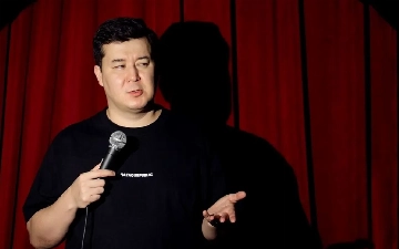 Концерт казахстанского комика Галыма Калиакпарова прервали из-за отсутствия согласования
