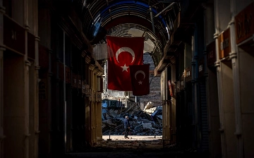 Из-за землетрясений в Турции погибли более 42 тысяч человек