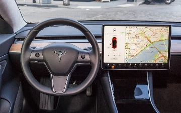 Автопилот Tesla Model 3 спас жизнь женщины