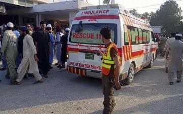 В Пакистане террорист совершил самоподрыв возле мечети, погибли более 50 человек