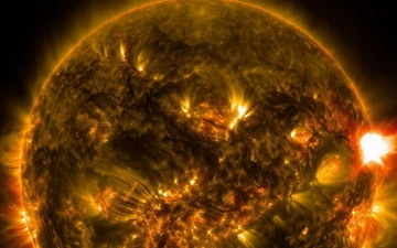 На Солнце зафиксировали две сильные вспышки