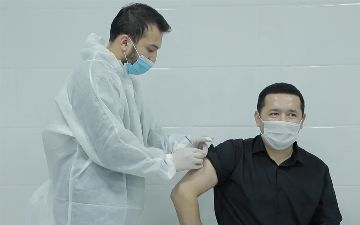 В Узбекистане вакцинировали почти тысячу человек