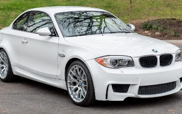В сети продают идеальный 12-летний BMW 1M за огромные деньги