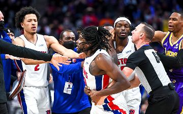 НБА наказала Леброна Джеймса и Айзейе Стюарта за драку на игре «Лейкерс» — «Детройт» (видео)
