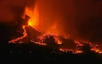 На Канарских островах 5 тысяч человек эвакуированы из-за извержения вулкана, спавшего 50 лет