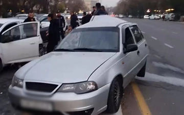 В Ташкенте произошло массовое ДТП с участием пяти машин, есть пострадавший