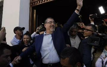 Бернардо Аревало стал новым президентом Гватемалы