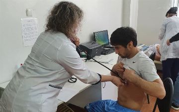 Узбекские спортсмены проходят обследование перед началом вакцинации