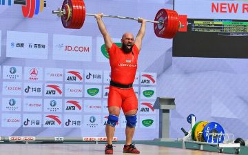 Тяжелоатлет Руслан Нурудинов завоевал золото на Чемпионате Азии и установил мировой рекорд - видео