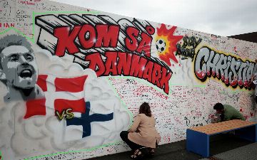 В Копенгагене организована стена для пожеланий футболисту Эриксену