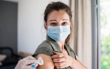В Греции молодежи дадут по €150 за вакцинацию от коронавируса