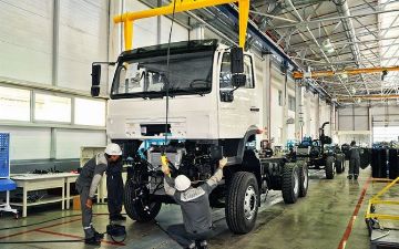 Экспорт узбекских грузовых автомобилей продолжает снижаться