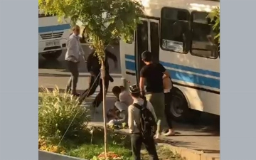 Samarqandda avtobus haydovchilari va konduktorlari mushtlashdi