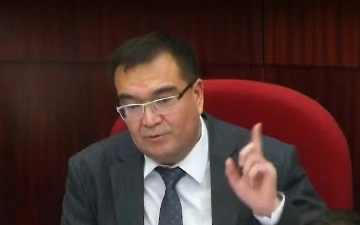 Akmal Saidov Hisob palatasi raisi o'rinbosariga: "Qayerda gapirayotganingizni biling, siz haqingizdagi qonunni ham shu yerda qabul qilganmiz" — video