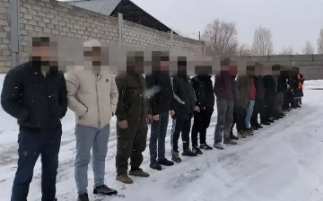 В Астане задержали почти 40 узбекистанцев, нелегально работавших на заводе