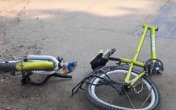 В Намангане водитель грузовика сбил восьмилетнего мальчика на велосипеде: ребенок умер в больнице