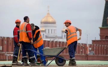 В России предложили запретить работать мигрантам с судимостью